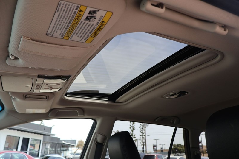 Subaru Outback Vehicle Full-screen Gallery Image 31