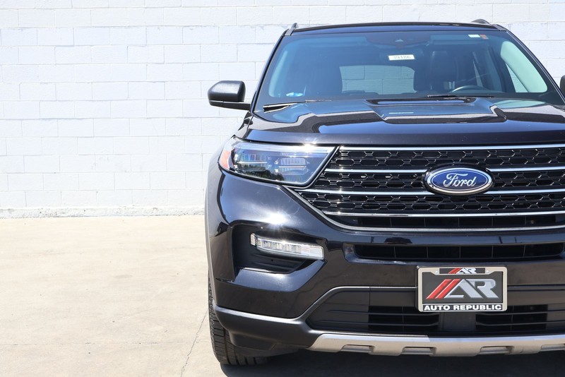 Ford Explorer Vehicle Full-screen Gallery Image 03