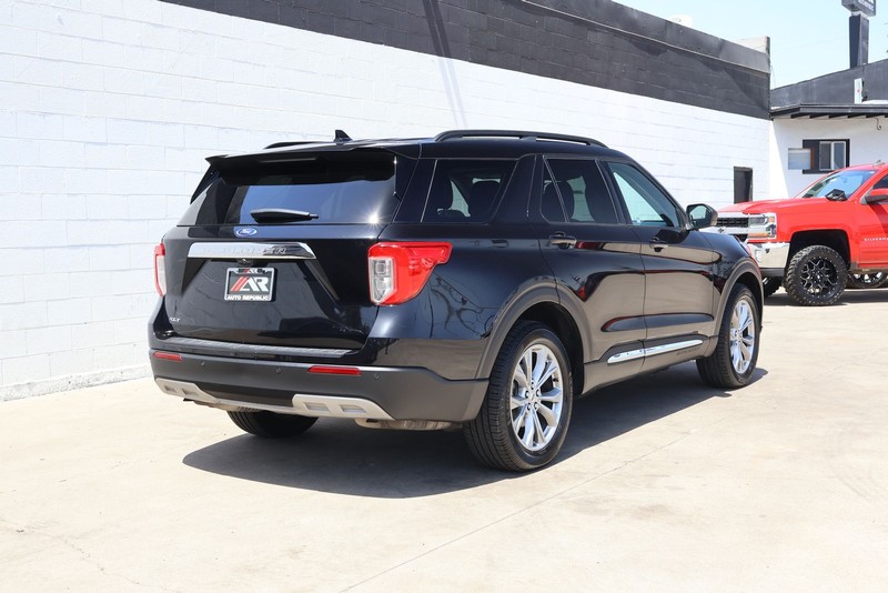 Ford Explorer Vehicle Full-screen Gallery Image 05