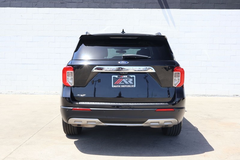 Ford Explorer Vehicle Full-screen Gallery Image 06