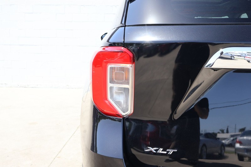 Ford Explorer Vehicle Full-screen Gallery Image 07