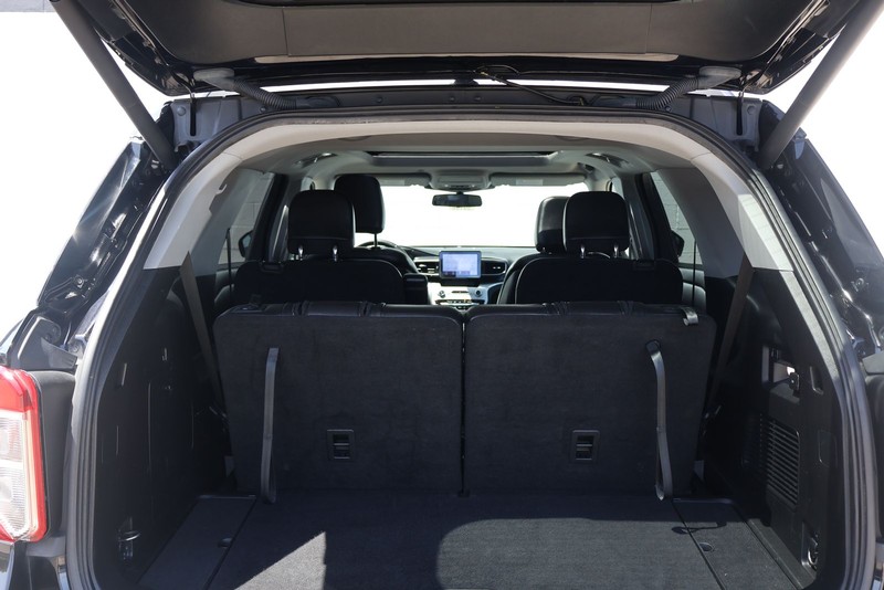 Ford Explorer Vehicle Full-screen Gallery Image 08