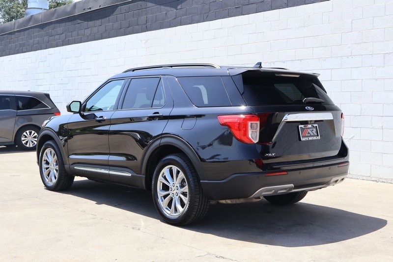 Ford Explorer Vehicle Full-screen Gallery Image 10