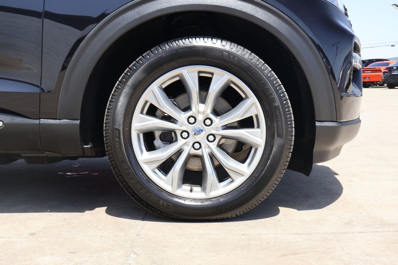 Ford Explorer Vehicle Full-screen Gallery Image 14