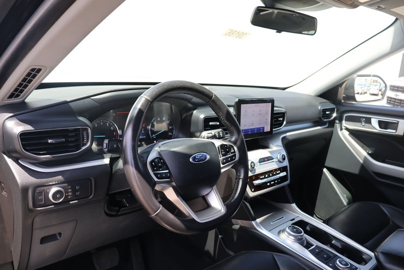 Ford Explorer Vehicle Full-screen Gallery Image 16