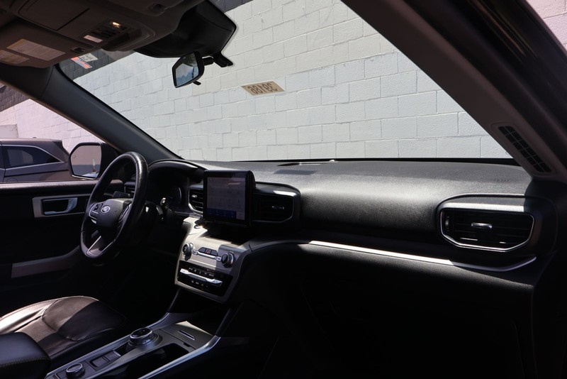 Ford Explorer Vehicle Full-screen Gallery Image 19