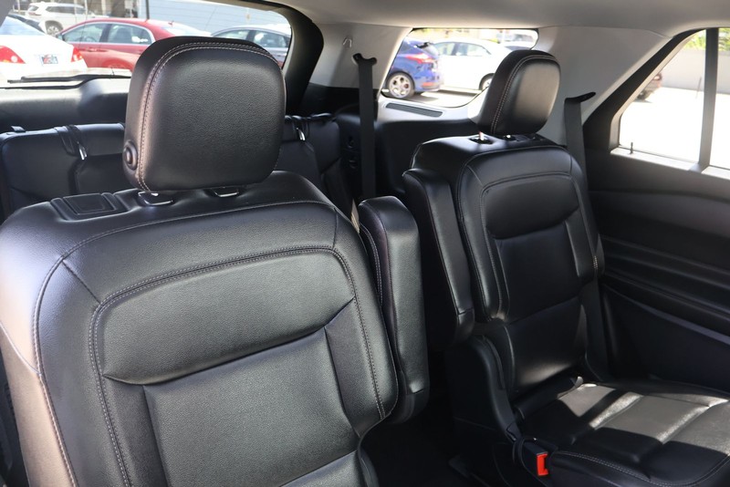 Ford Explorer Vehicle Full-screen Gallery Image 21