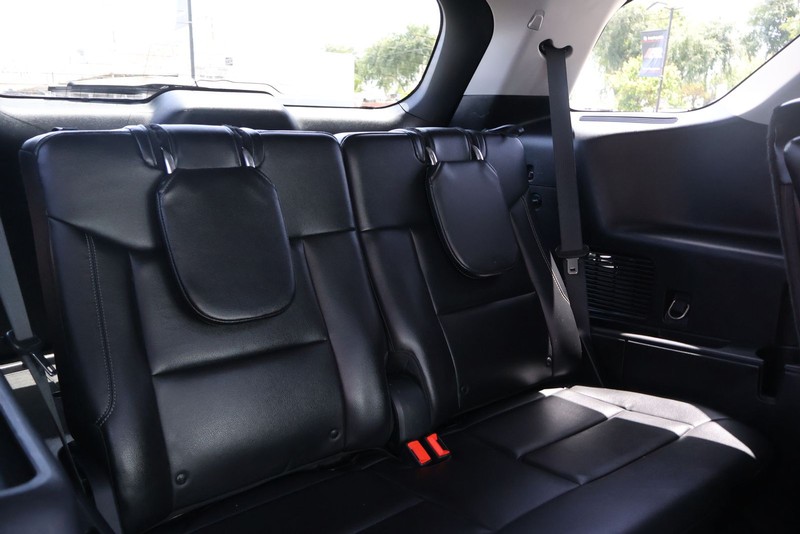 Ford Explorer Vehicle Full-screen Gallery Image 22