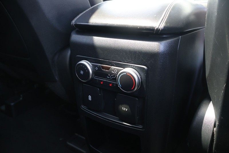 Ford Explorer Vehicle Full-screen Gallery Image 23