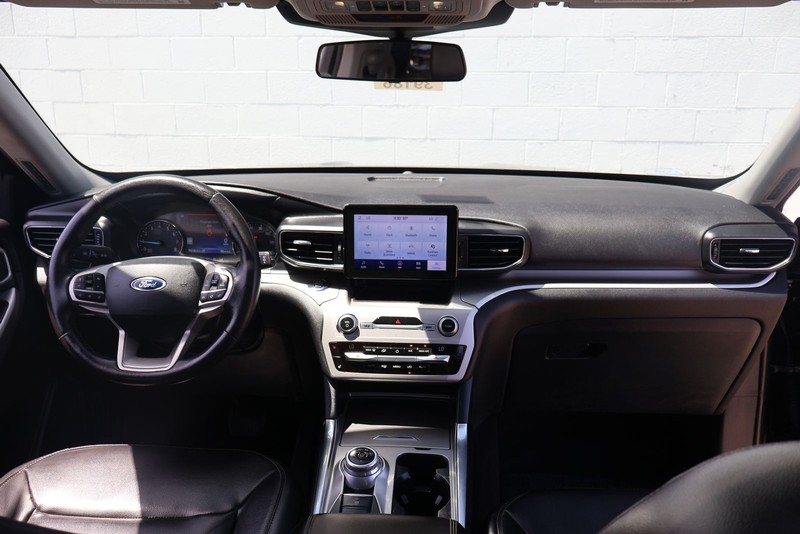 Ford Explorer Vehicle Full-screen Gallery Image 24