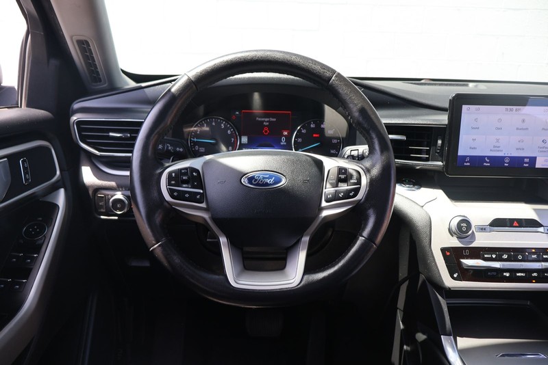 Ford Explorer Vehicle Full-screen Gallery Image 26