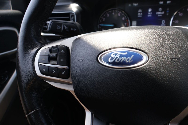 Ford Explorer Vehicle Full-screen Gallery Image 27