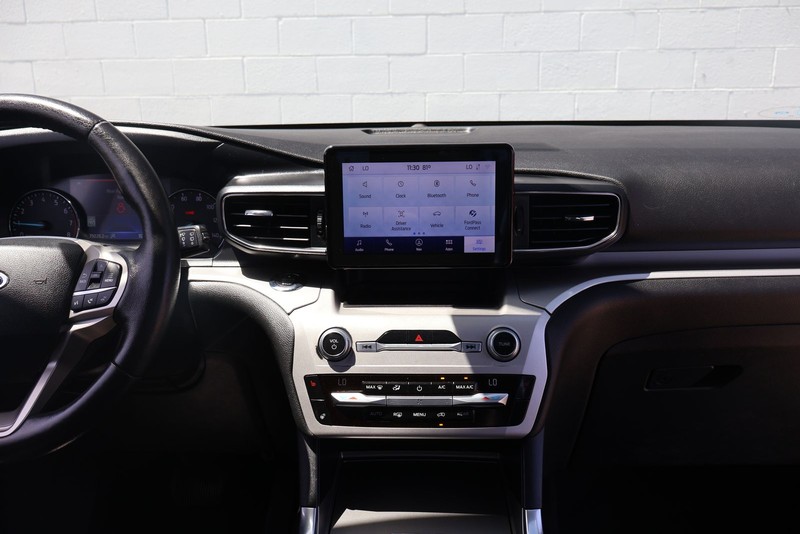 Ford Explorer Vehicle Full-screen Gallery Image 29