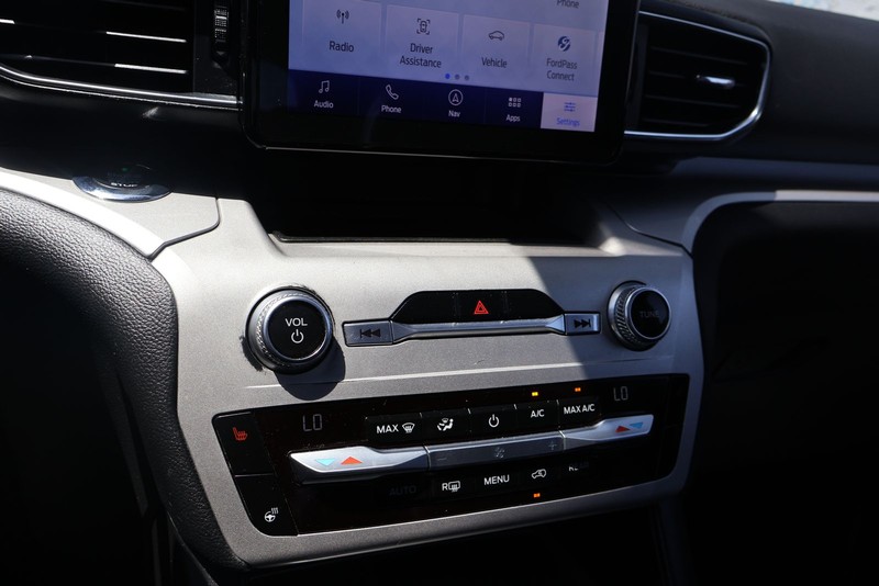 Ford Explorer Vehicle Full-screen Gallery Image 32