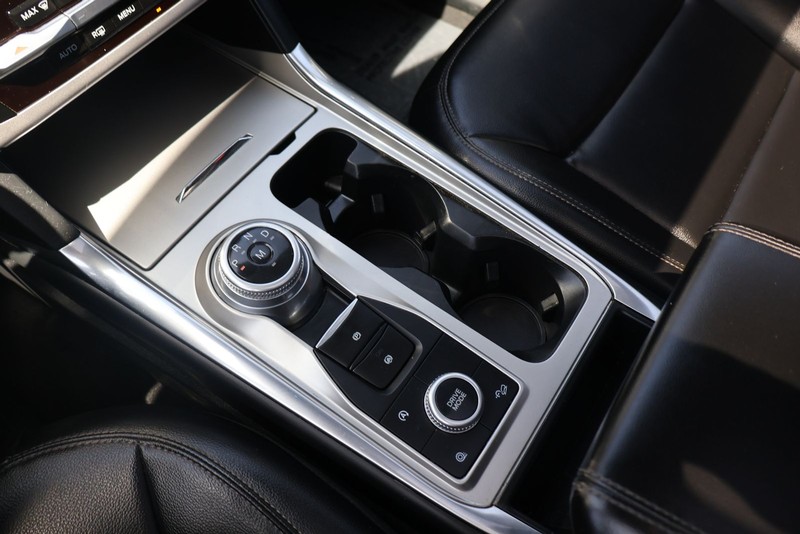 Ford Explorer Vehicle Full-screen Gallery Image 33