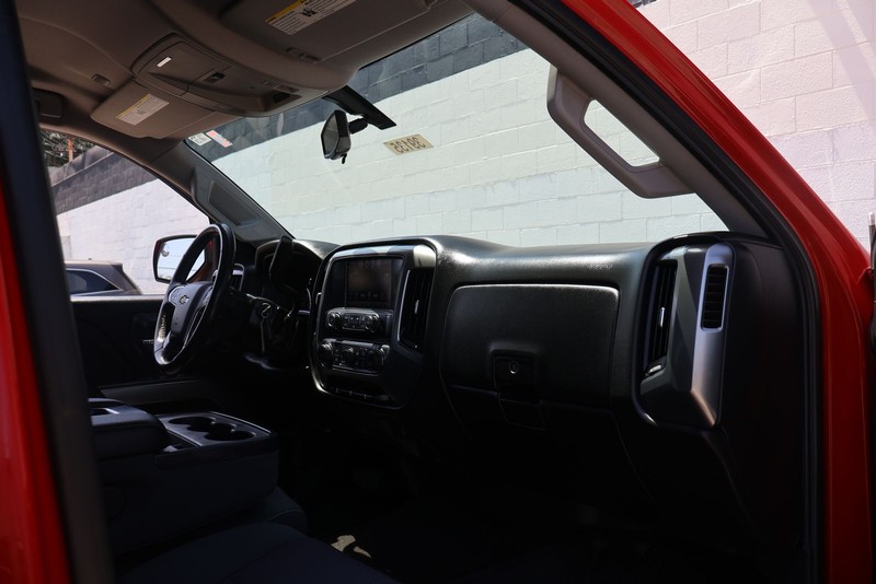 Chevrolet Silverado 1500 Vehicle Full-screen Gallery Image 18