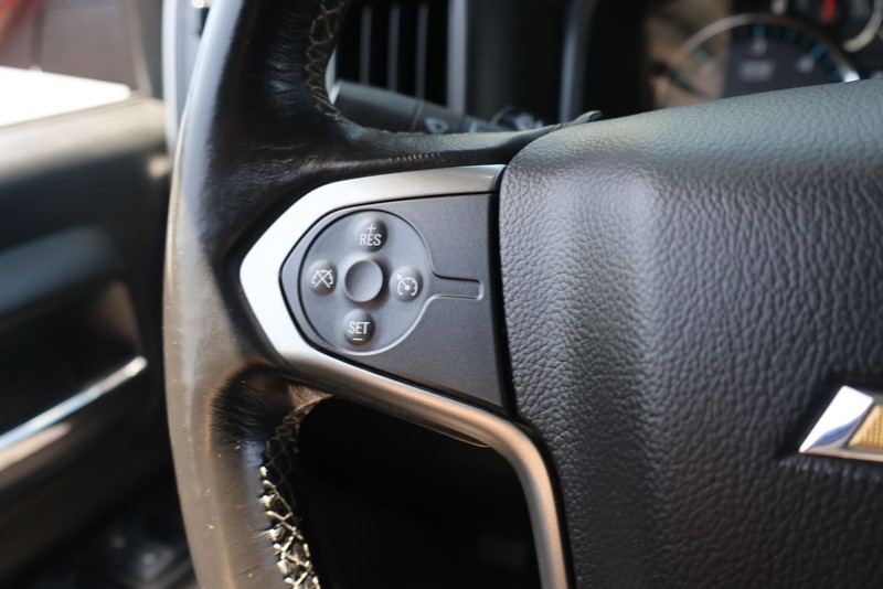 Chevrolet Silverado 1500 Vehicle Full-screen Gallery Image 24