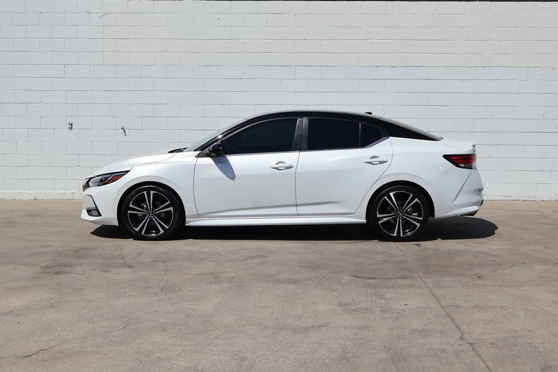 Nissan Sentra Vehicle Full-screen Gallery Image 10