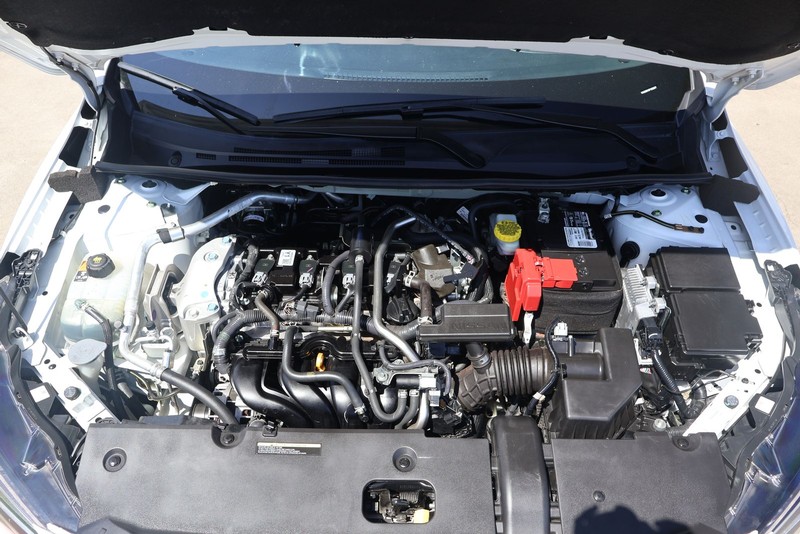 Nissan Sentra Vehicle Full-screen Gallery Image 12