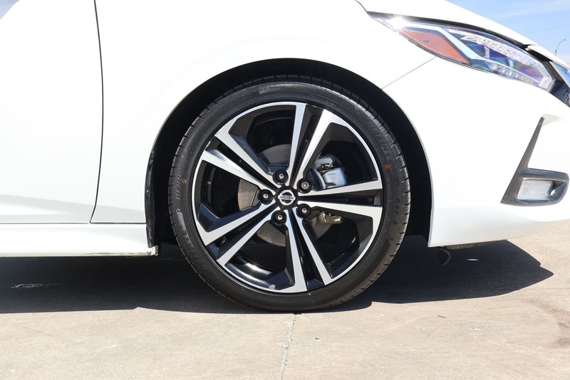 Nissan Sentra Vehicle Full-screen Gallery Image 13