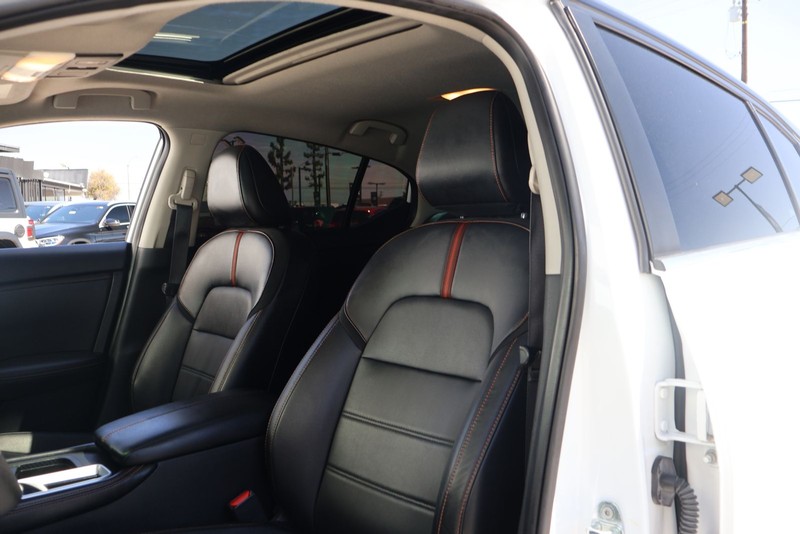 Nissan Sentra Vehicle Full-screen Gallery Image 16