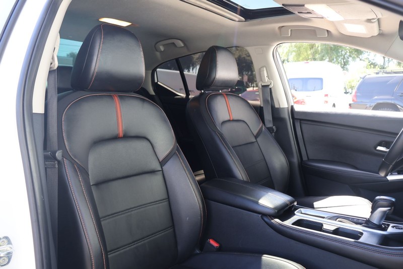 Nissan Sentra Vehicle Full-screen Gallery Image 19