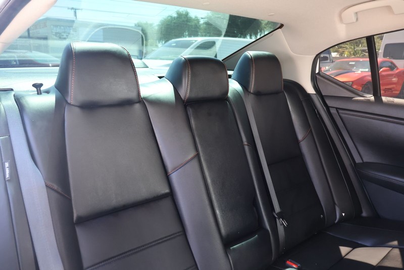 Nissan Sentra Vehicle Full-screen Gallery Image 20
