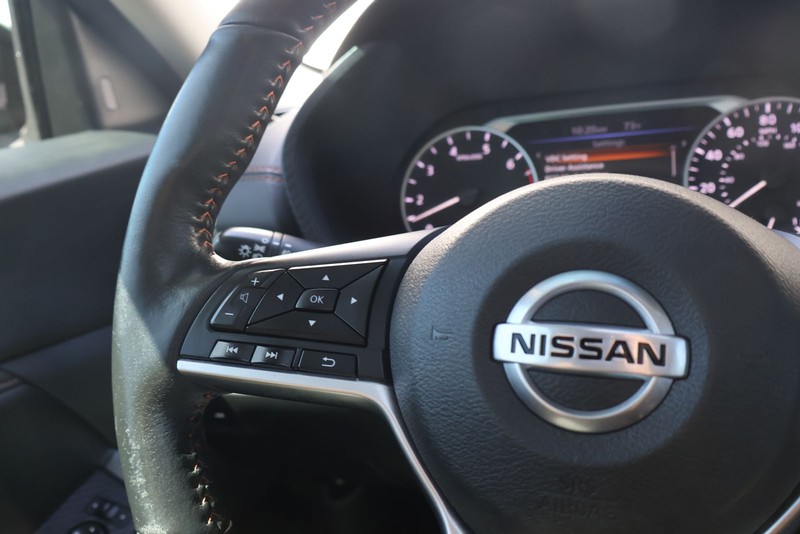 Nissan Sentra Vehicle Full-screen Gallery Image 24
