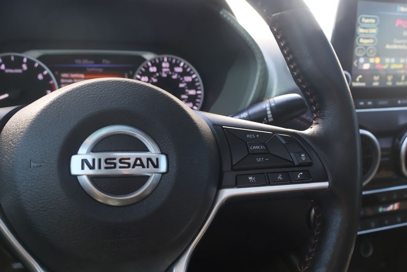 Nissan Sentra Vehicle Full-screen Gallery Image 25