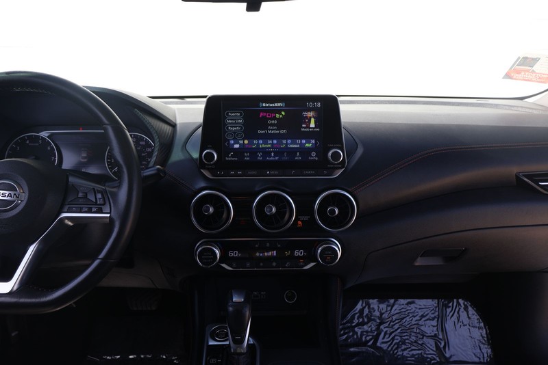 Nissan Sentra Vehicle Full-screen Gallery Image 26