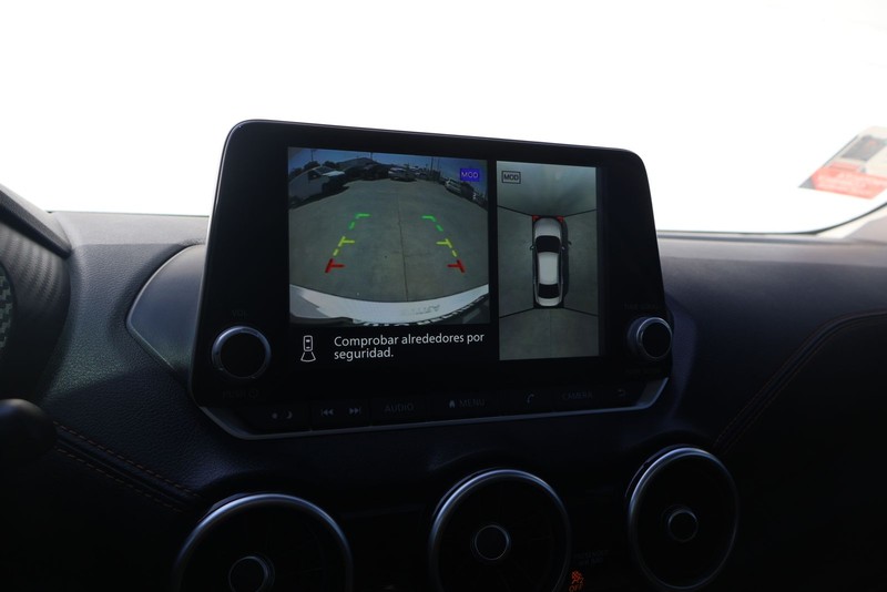 Nissan Sentra Vehicle Full-screen Gallery Image 28