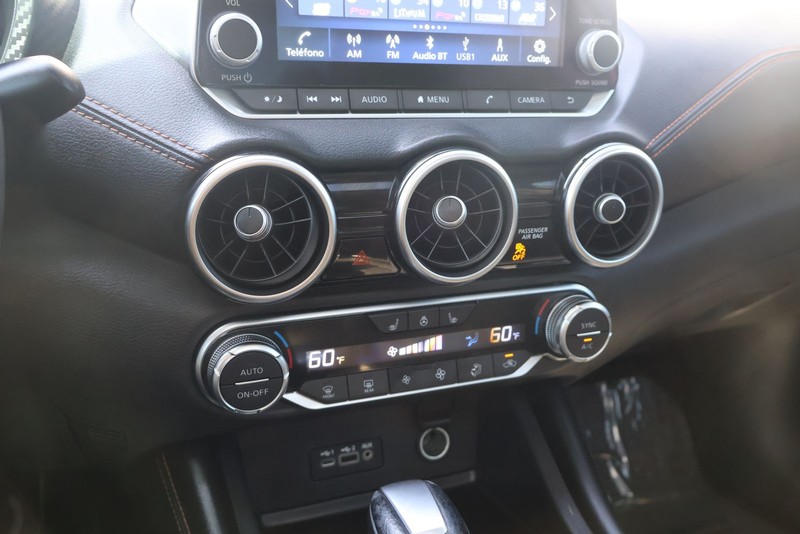 Nissan Sentra Vehicle Full-screen Gallery Image 29