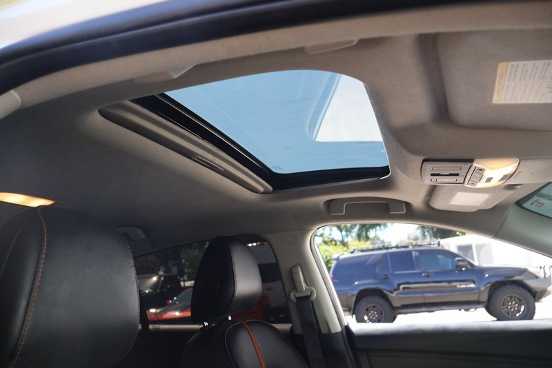 Nissan Sentra Vehicle Full-screen Gallery Image 32