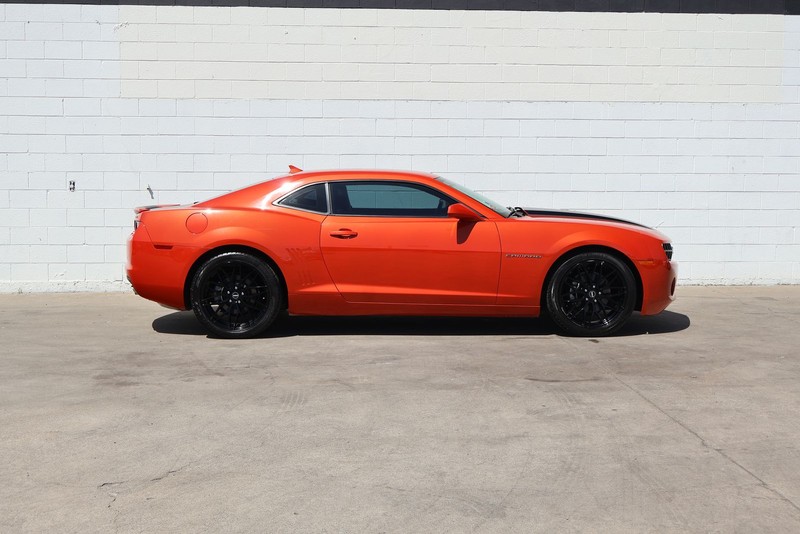 Chevrolet Camaro Vehicle Full-screen Gallery Image 04