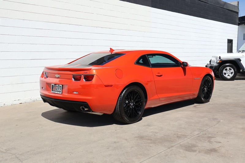 Chevrolet Camaro Vehicle Full-screen Gallery Image 05