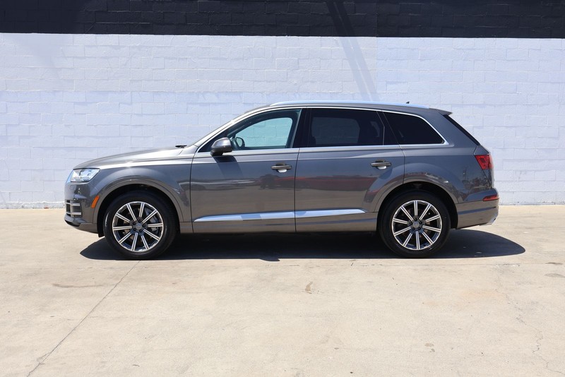 Audi Q7 Vehicle Full-screen Gallery Image 11