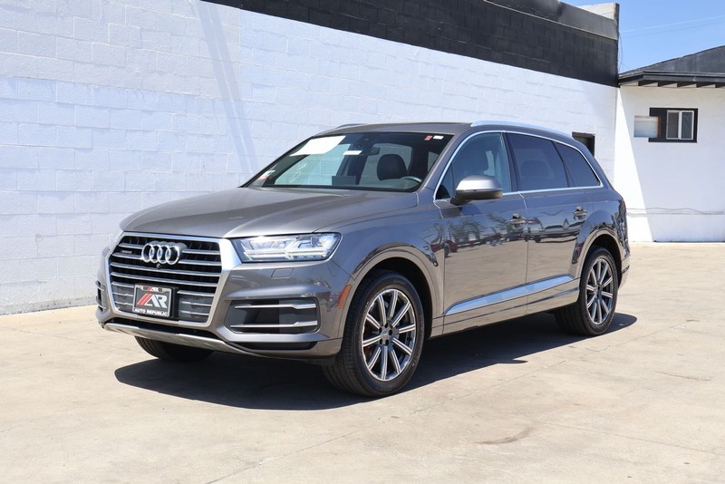 Audi Q7 Vehicle Full-screen Gallery Image 12