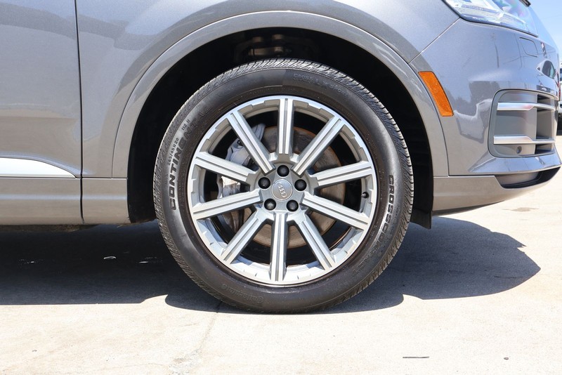 Audi Q7 Vehicle Full-screen Gallery Image 13