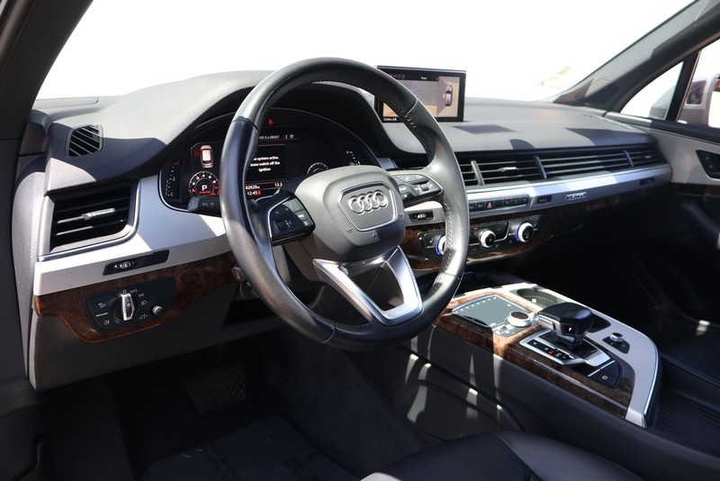Audi Q7 Vehicle Full-screen Gallery Image 15