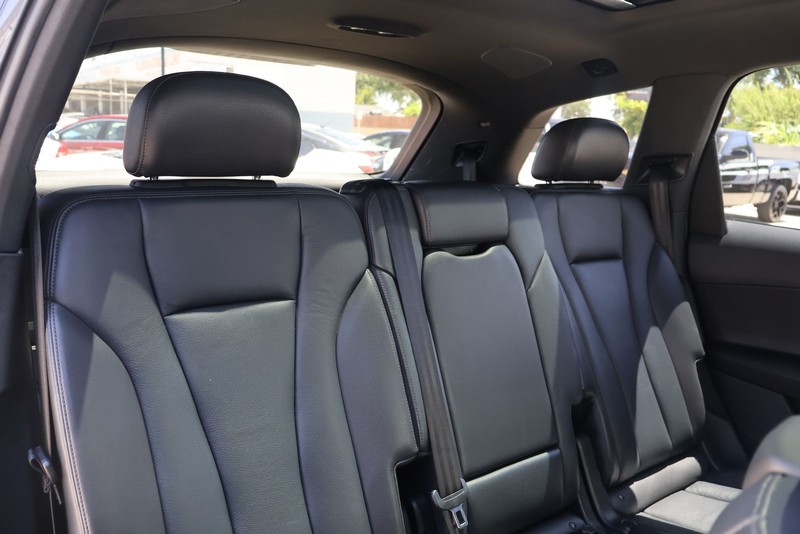 Audi Q7 Vehicle Full-screen Gallery Image 20