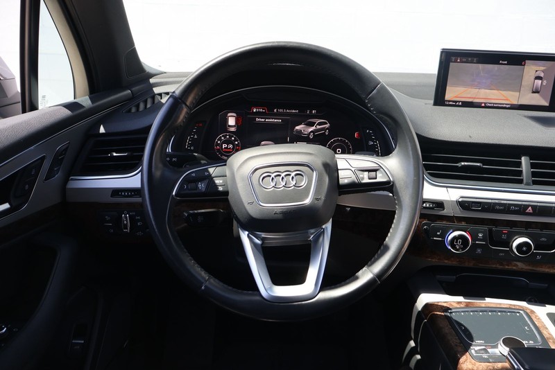 Audi Q7 Vehicle Full-screen Gallery Image 23