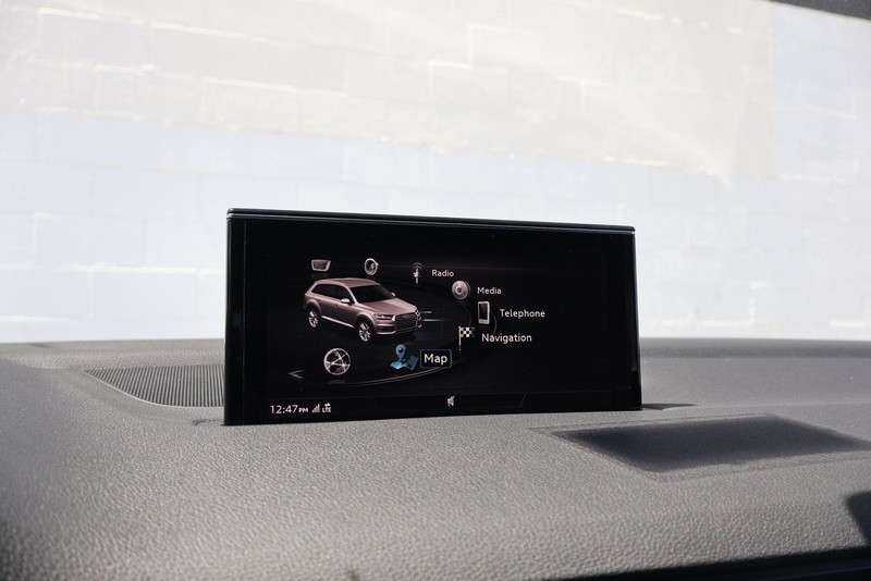 Audi Q7 Vehicle Full-screen Gallery Image 28