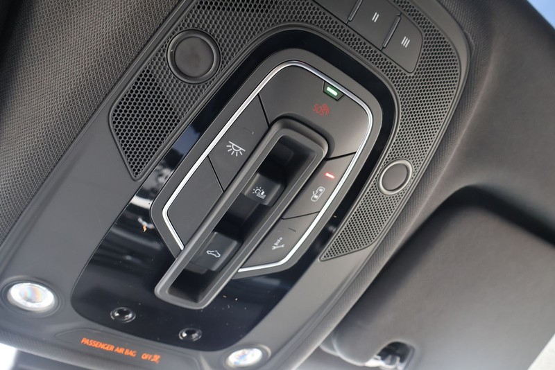 Audi Q7 Vehicle Full-screen Gallery Image 31