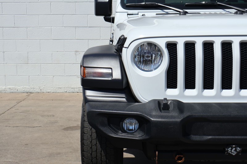 Jeep Wrangler Vehicle Full-screen Gallery Image 03