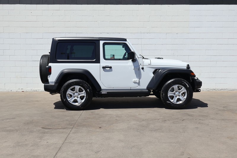 Jeep Wrangler Vehicle Full-screen Gallery Image 04