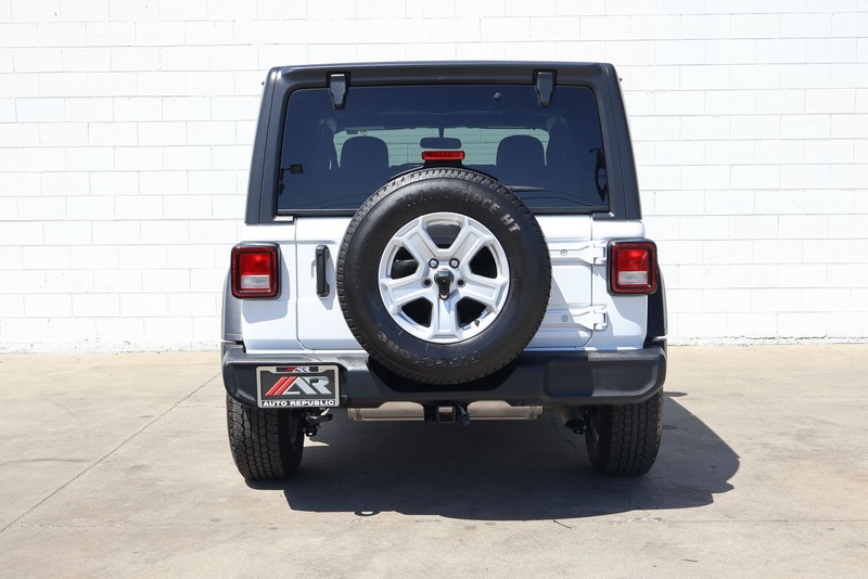Jeep Wrangler Vehicle Full-screen Gallery Image 06