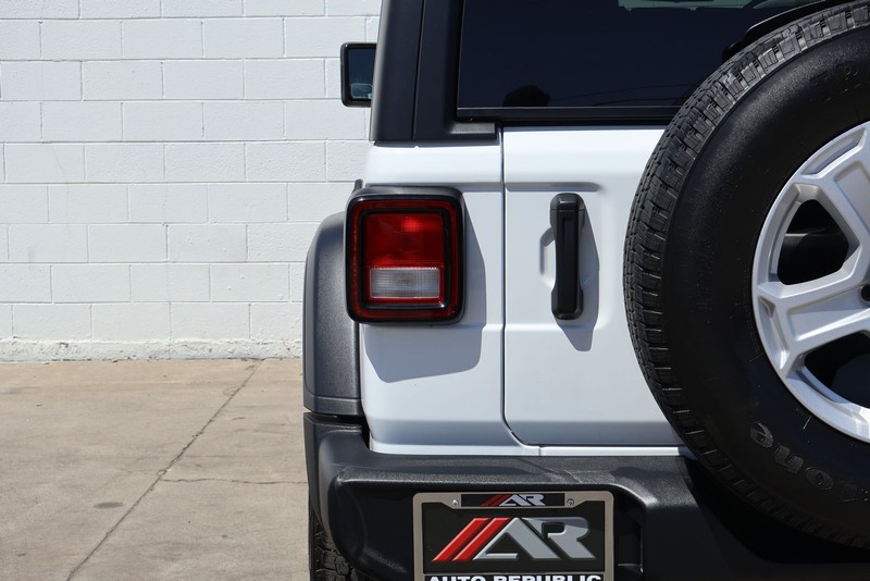 Jeep Wrangler Vehicle Full-screen Gallery Image 07