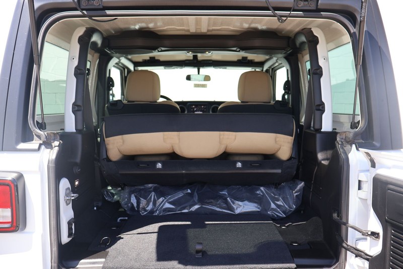 Jeep Wrangler Vehicle Full-screen Gallery Image 08