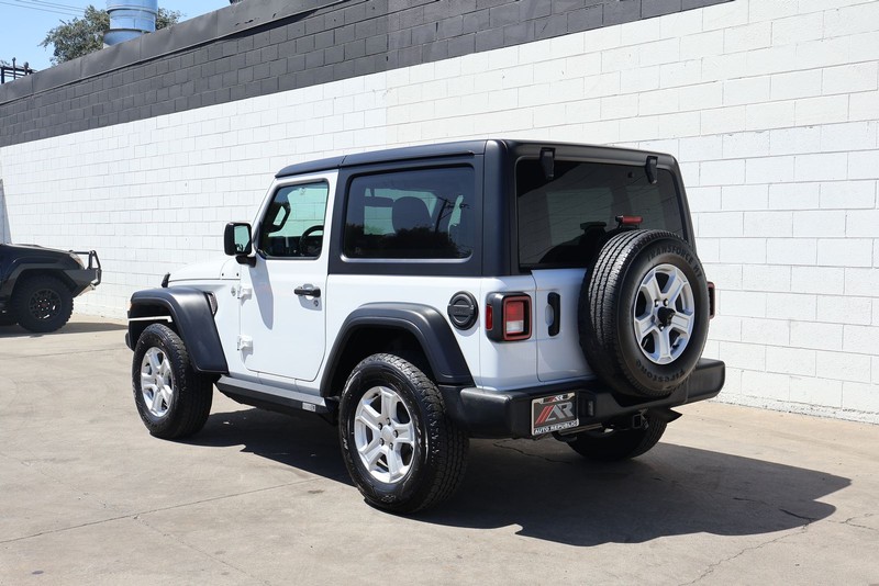 Jeep Wrangler Vehicle Full-screen Gallery Image 09