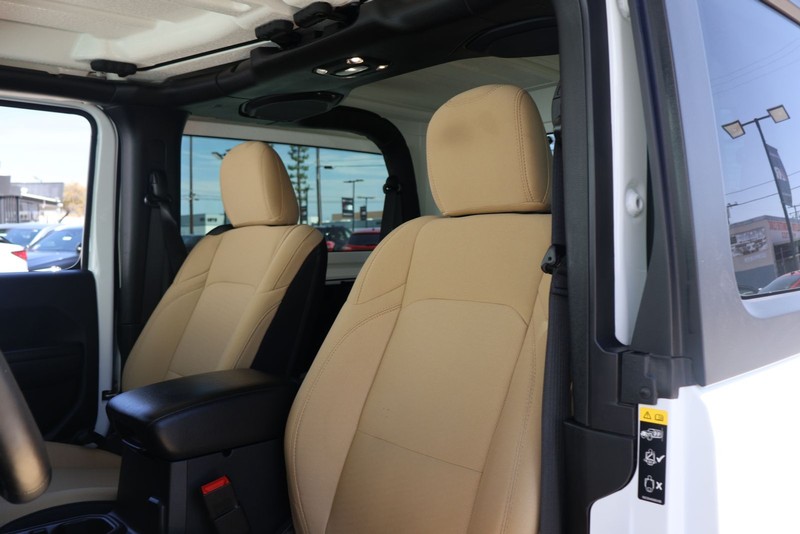 Jeep Wrangler Vehicle Full-screen Gallery Image 16